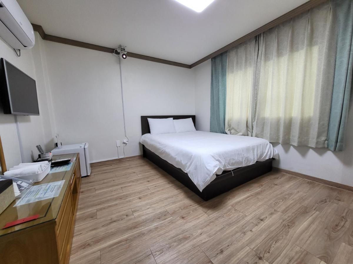 Top Island Hotel Jeju Exterior photo